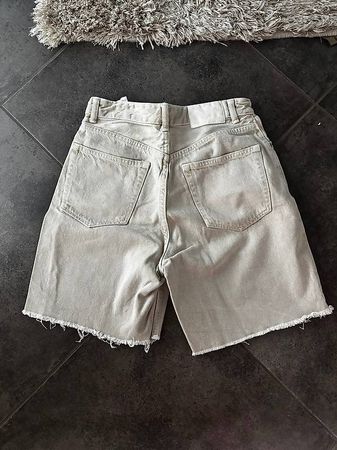 Short Bershka blanc cassé