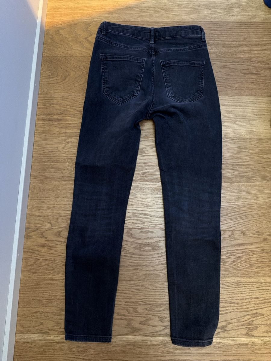 Hallhuber Jeans: Dunkle Jeans von Hallhuber Grösse 36  – Usato da Bellach venduto da jba03 2