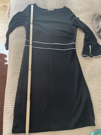 Anna Field Kleid schwarz mit weissen Details Grösse M