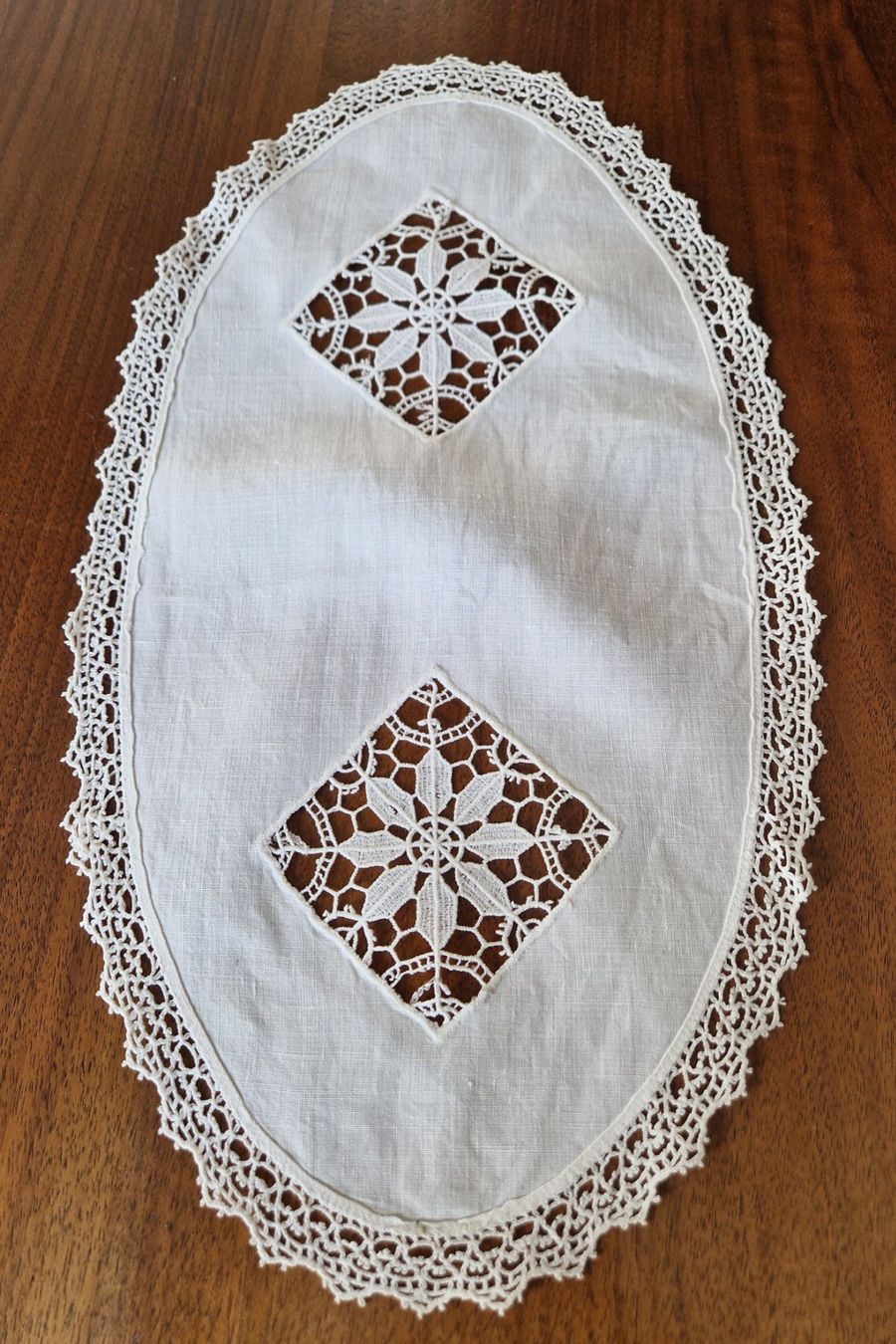 Altra biancheria da tavola: Feine Deckchen mit St. Gallen Spitze, 41x23cm – Nuovo (secondo la descrizione) da Bern venduto da Antikbatik