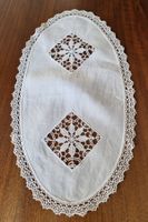Feine Deckchen mit St. Gallen Spitze, 41x23cm