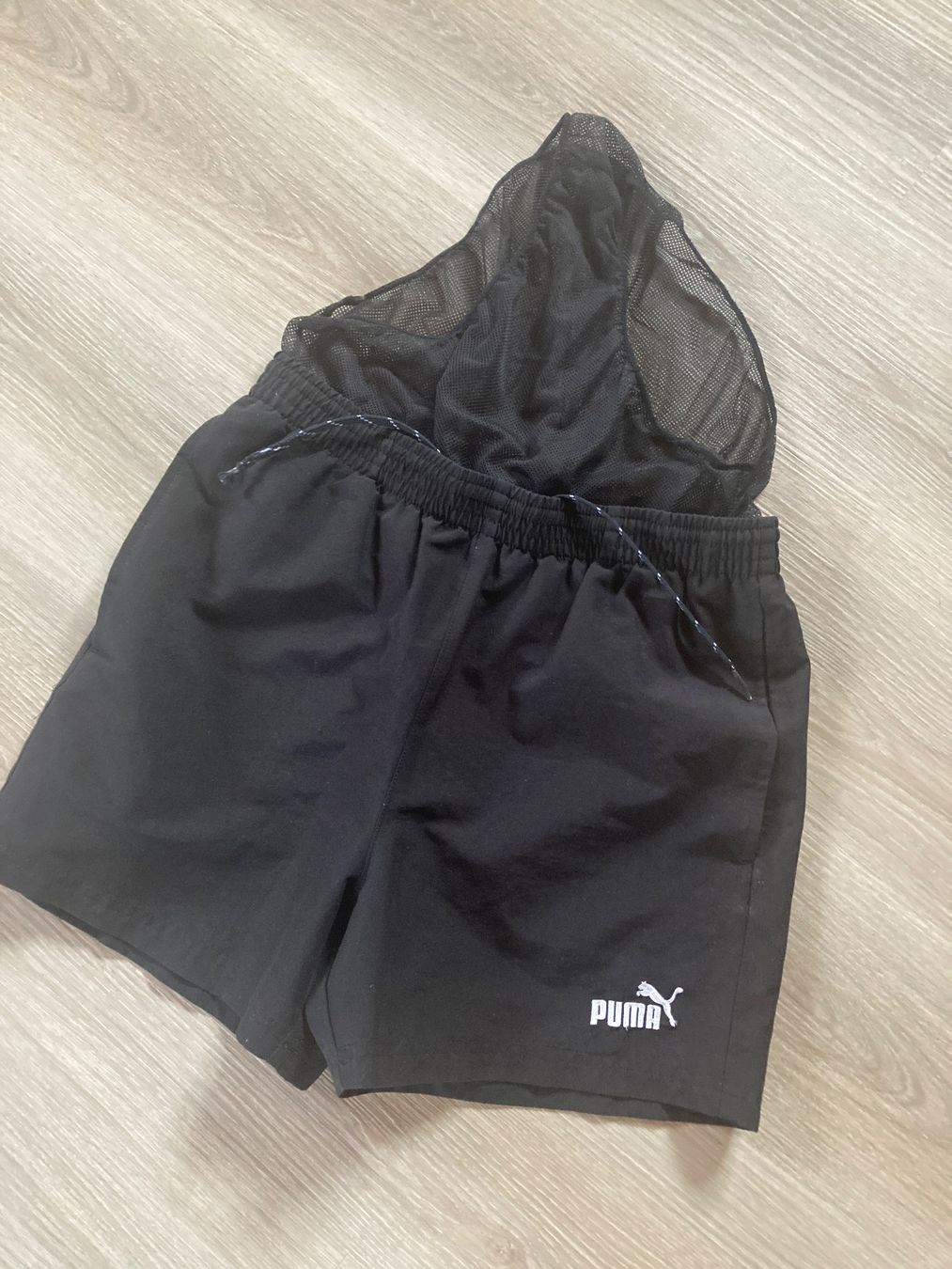 Puma Hosen: Puma Shorts Top Zustand – Gebraucht aus Bischofszell von Silberviolett 2