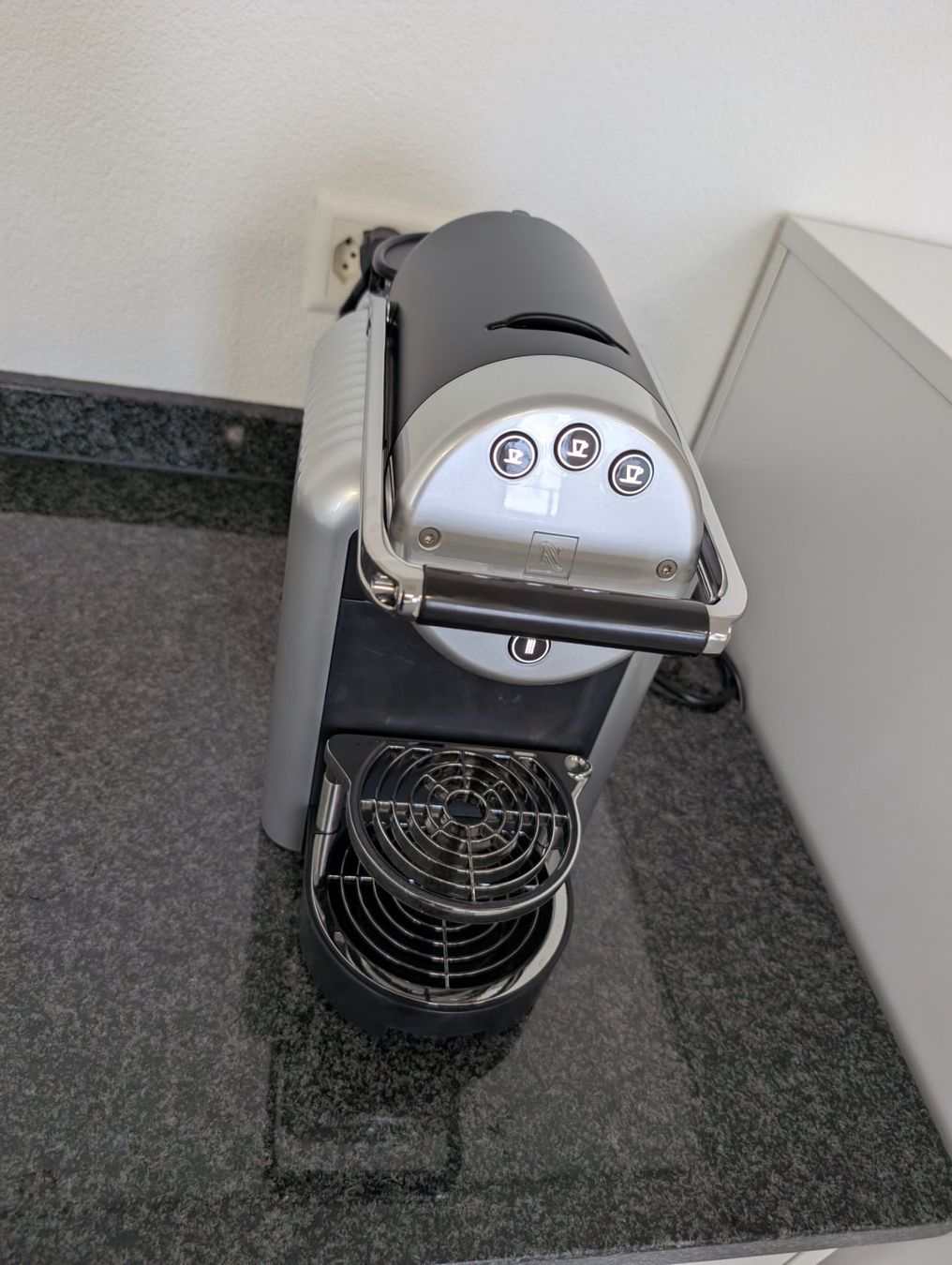 Macchine per caffè & Macchine per espresso: Kaffeemaschine NESPRESSO Zenius 100 Pro – Usato da Zug venduto da phi_9wmz