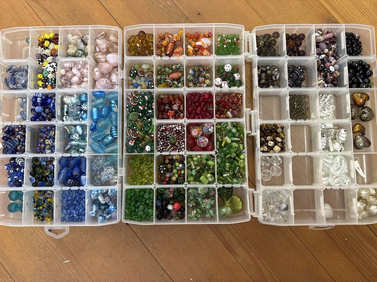 Perlen (unechte): Diverse Glasperlen für Schmuck oder zum Basteln – Gebraucht aus Dürnten von Torquay