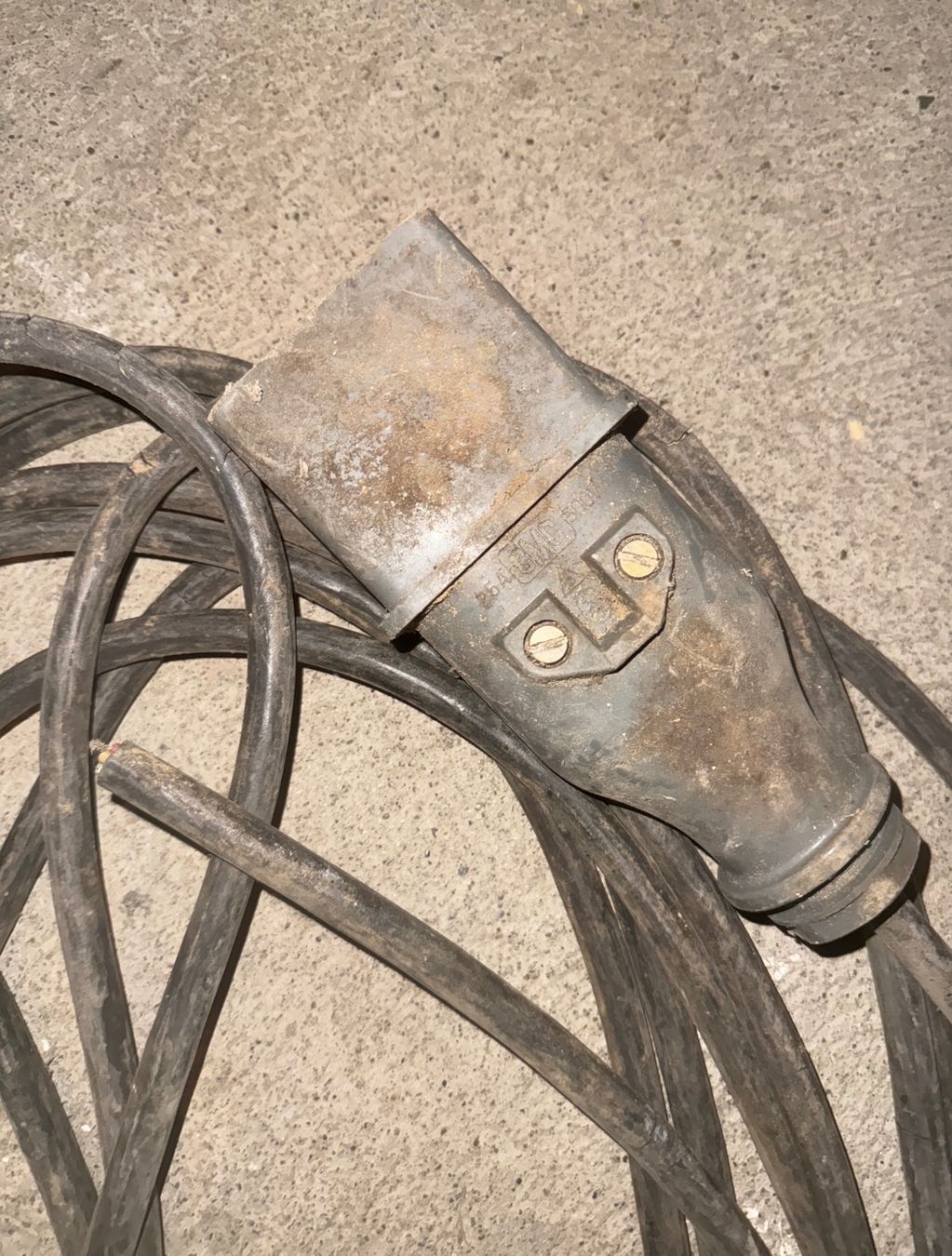 Cavi: Vintage Industrial Extension Cable - Heavy Duty, Durable – Usato da Müllheim Dorf venduto da kry_q6kn 1