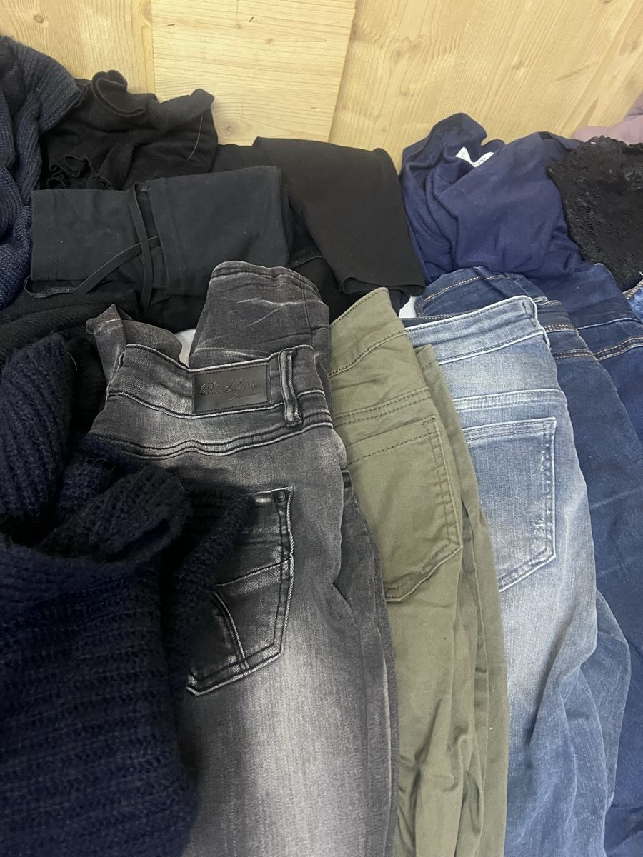 Lotti di vestiti: Damen kleiderpaket (1/2) – Usato da Glattfelden venduto da brockischweiz 3