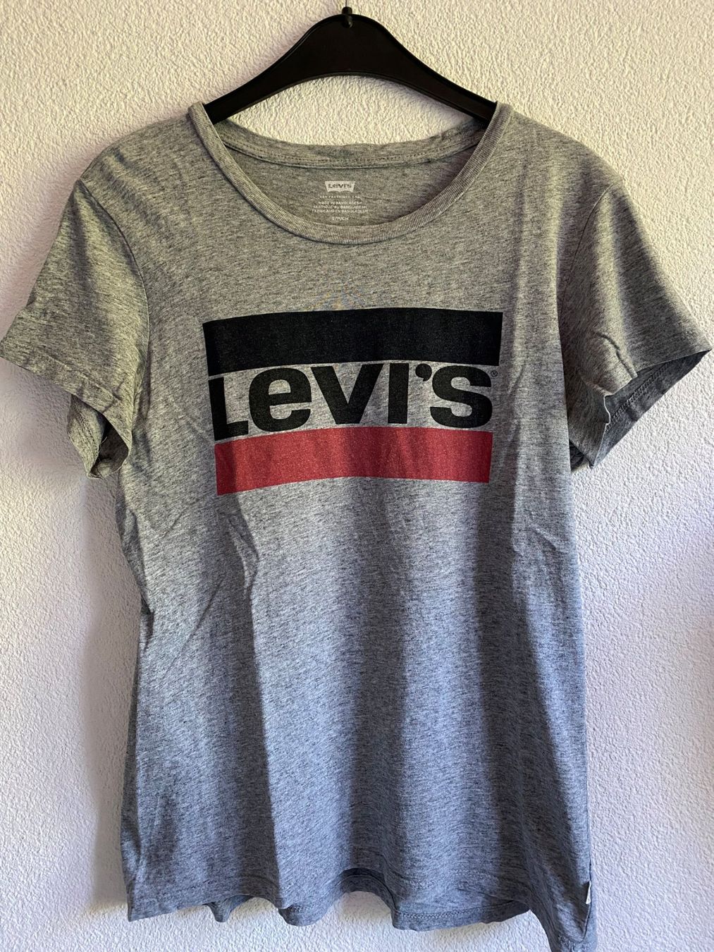 Levi's T-shirt: Levi's T-Shirt, Grau, Gr.M – Usato da Brügg BE venduto da crowhill2555