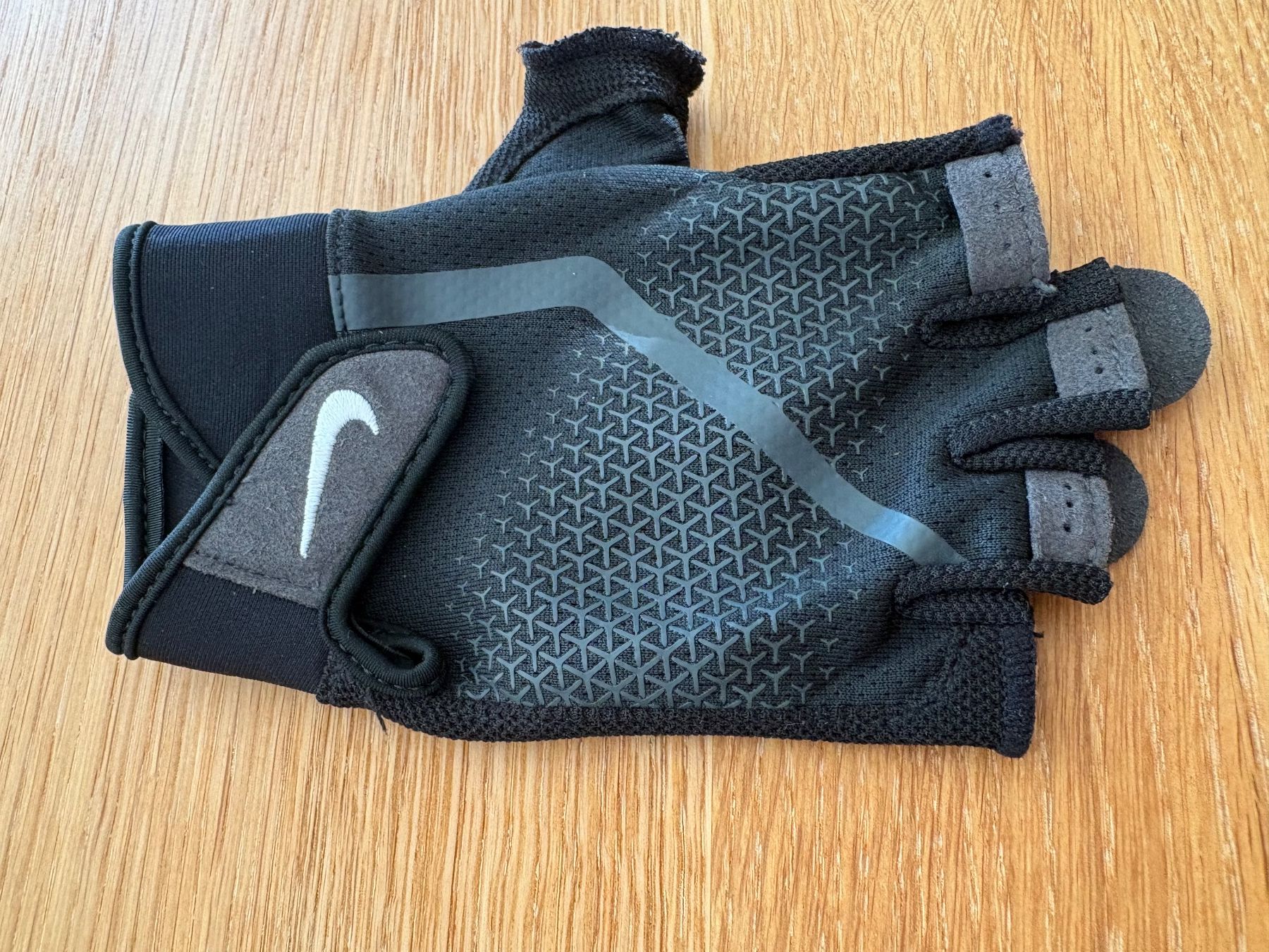 Altri accessori da uomo: Nike Extreme Trainingshandschuhe Polyester, Gr. S – Nuovo (secondo la descrizione) da Sutz venduto da adrian.kaeser 5