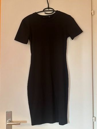 Robe noire moulante à manches courtes – Zara – Taille S