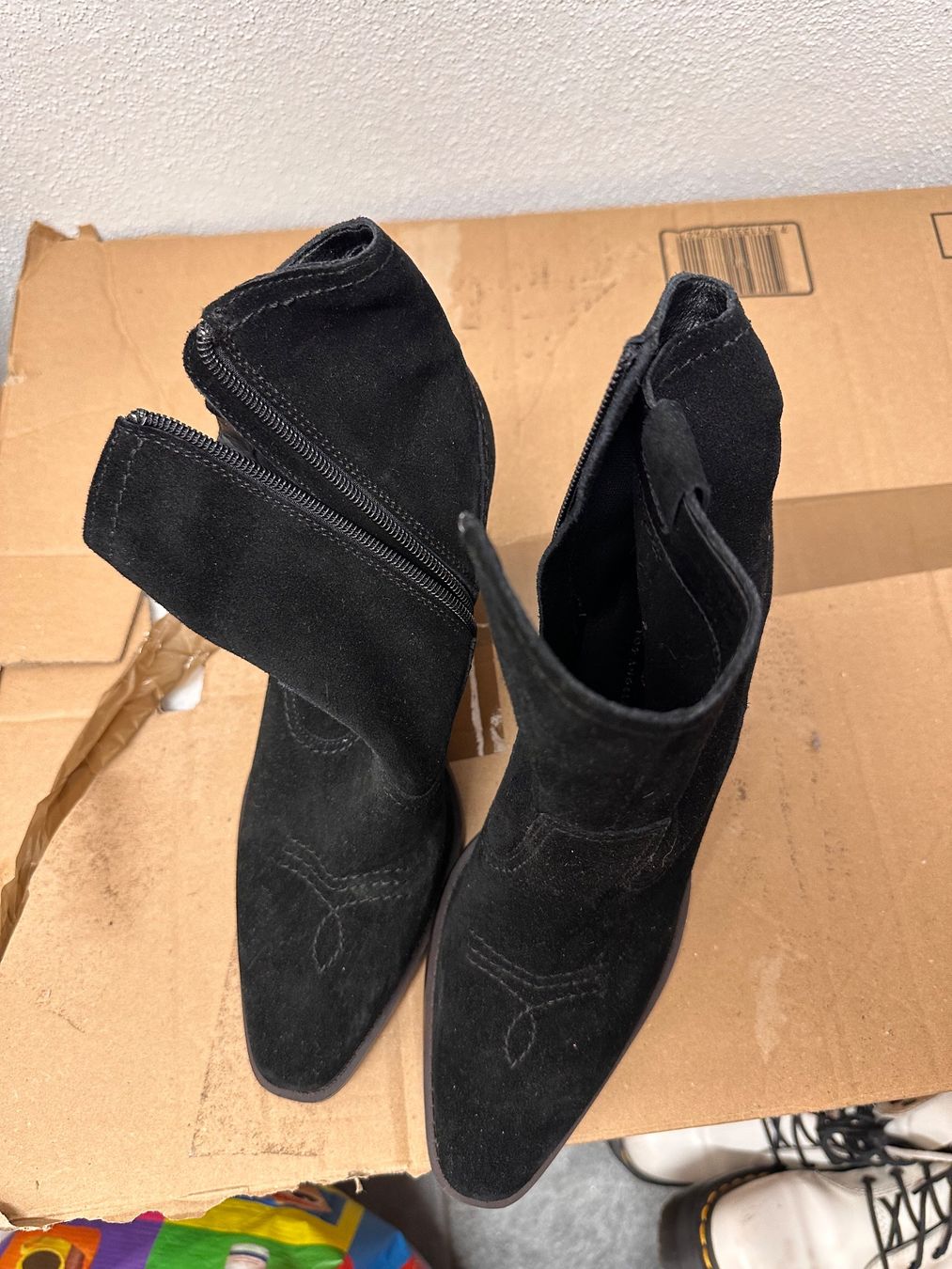Scarpe da donna: Schwarze Stiefel mit Absatz – Usato da Zürich venduto da Naohmyxraphaela 2