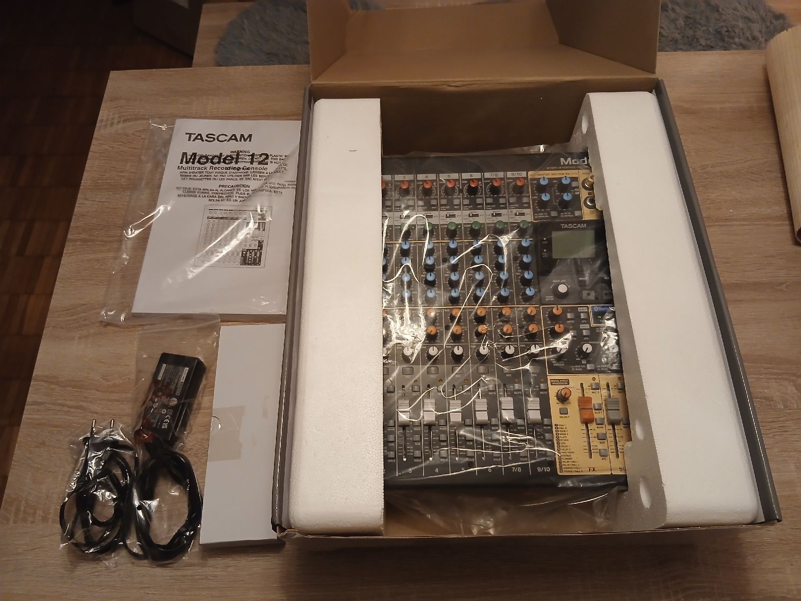 Tascam Console di mixaggio: Tascam Model 12 Mixer Interface Rekorder neuwertig – Usato da Othmarsingen venduto da Studio15 3