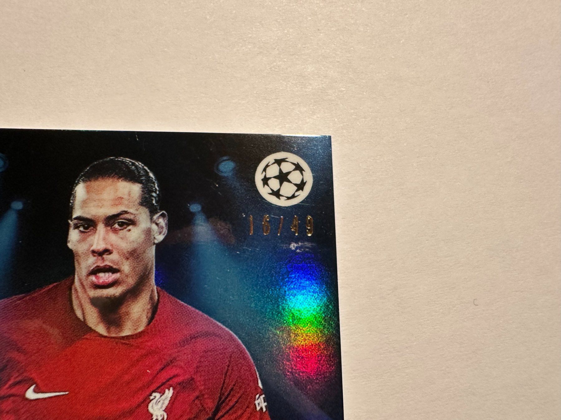 Topps Carte collezionabili: Virgil Van Dijk 2023 Topps Showtime 16/49 – Usato da Hagendorn venduto da Pokecollectorch 2