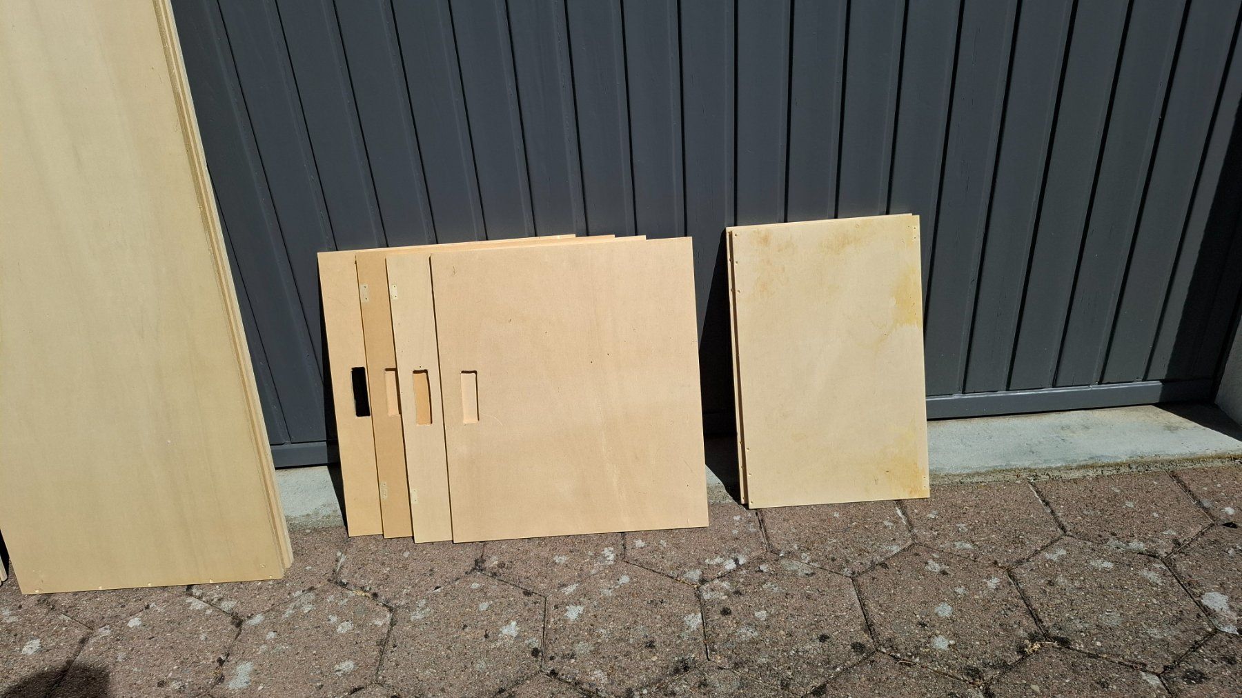Articoli in legno: Diverse Sperrholzplatten gebraucht – Usato da Winterberg ZH venduto da Andora56 1