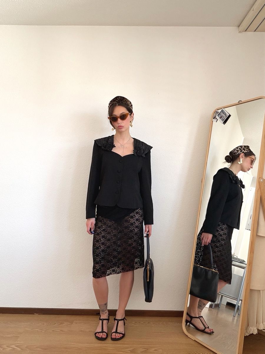 Giacche: Vintage Black Jacket with Rose Detail - Size Medium – Usato da Knonau venduto da Grapesvintage 8