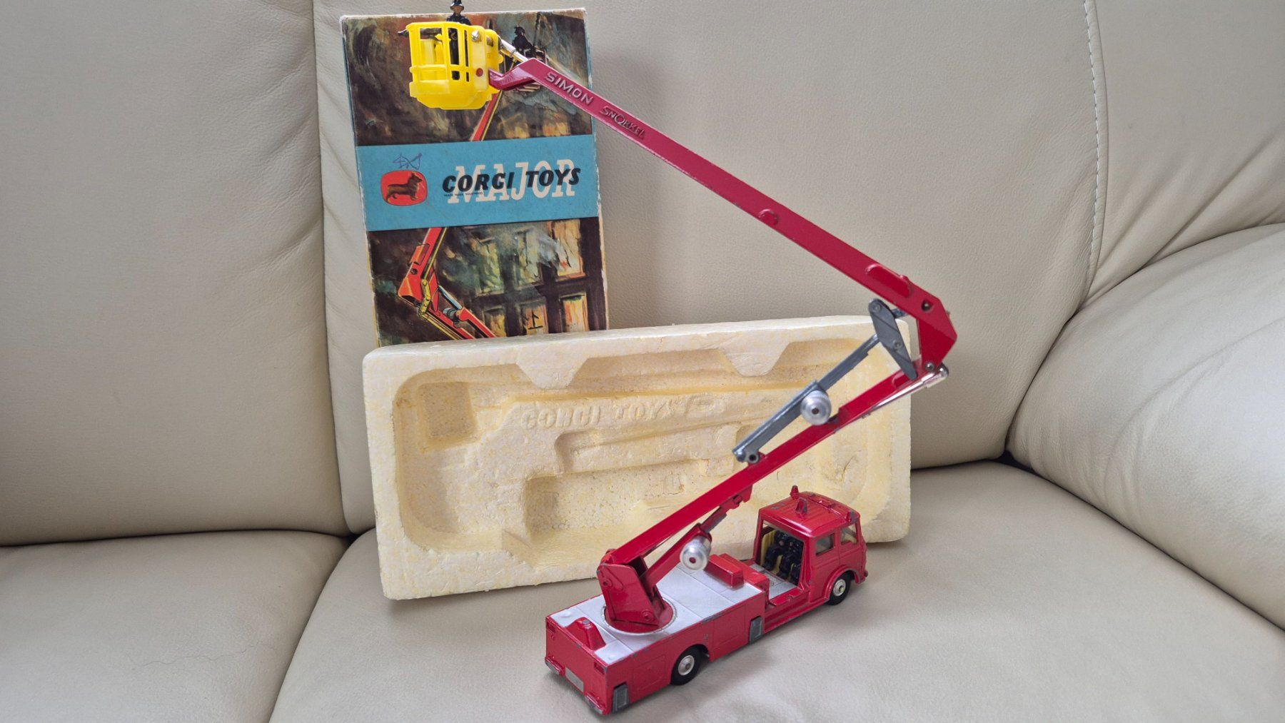 Corgi Toys Modellini d'auto: Corgi Toys MAJOR 1127 Simon Snorkel Fire Engine – Usato da Jona venduto da petzi2 1