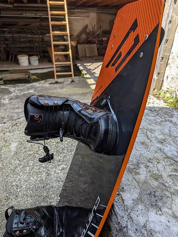 Tavole da surf e di nuoto: Wakeboard - planche de kite avec boots – Usato da Neuchâtel venduto da Lehmannl 3