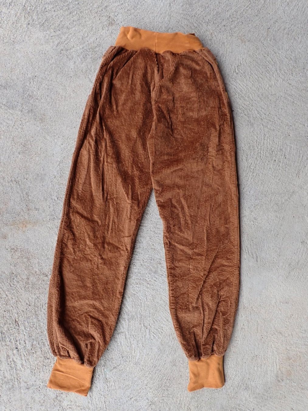 Pantaloni: Kinder Cordhose handgenäht braun – Nuovo (secondo la descrizione) da Langnau i. E. venduto da chebsli 1