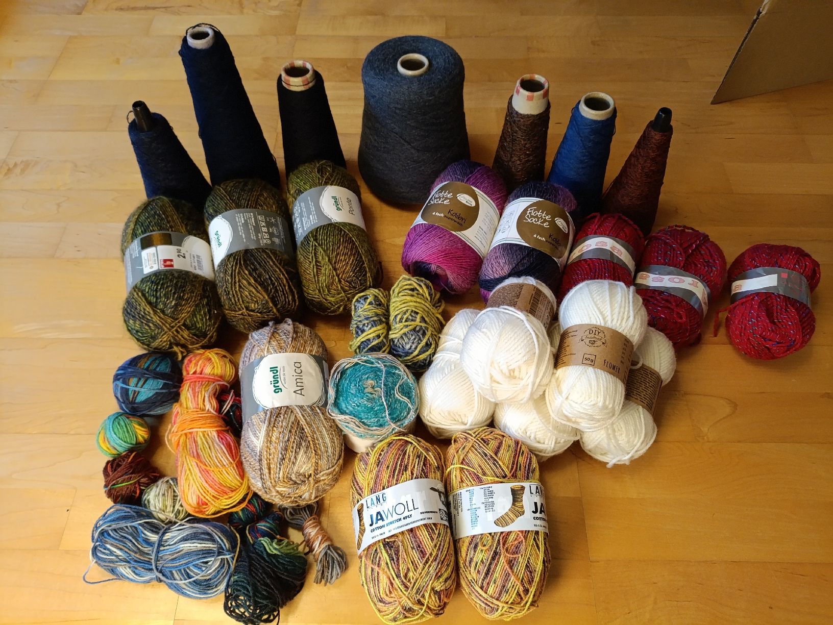 Lana: großes Wollpaket 2,7 kg – Nuovo (secondo la descrizione) da Marbach SG venduto da BL19