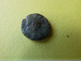 uralte Bronzemünze   14 mm     1.90 g