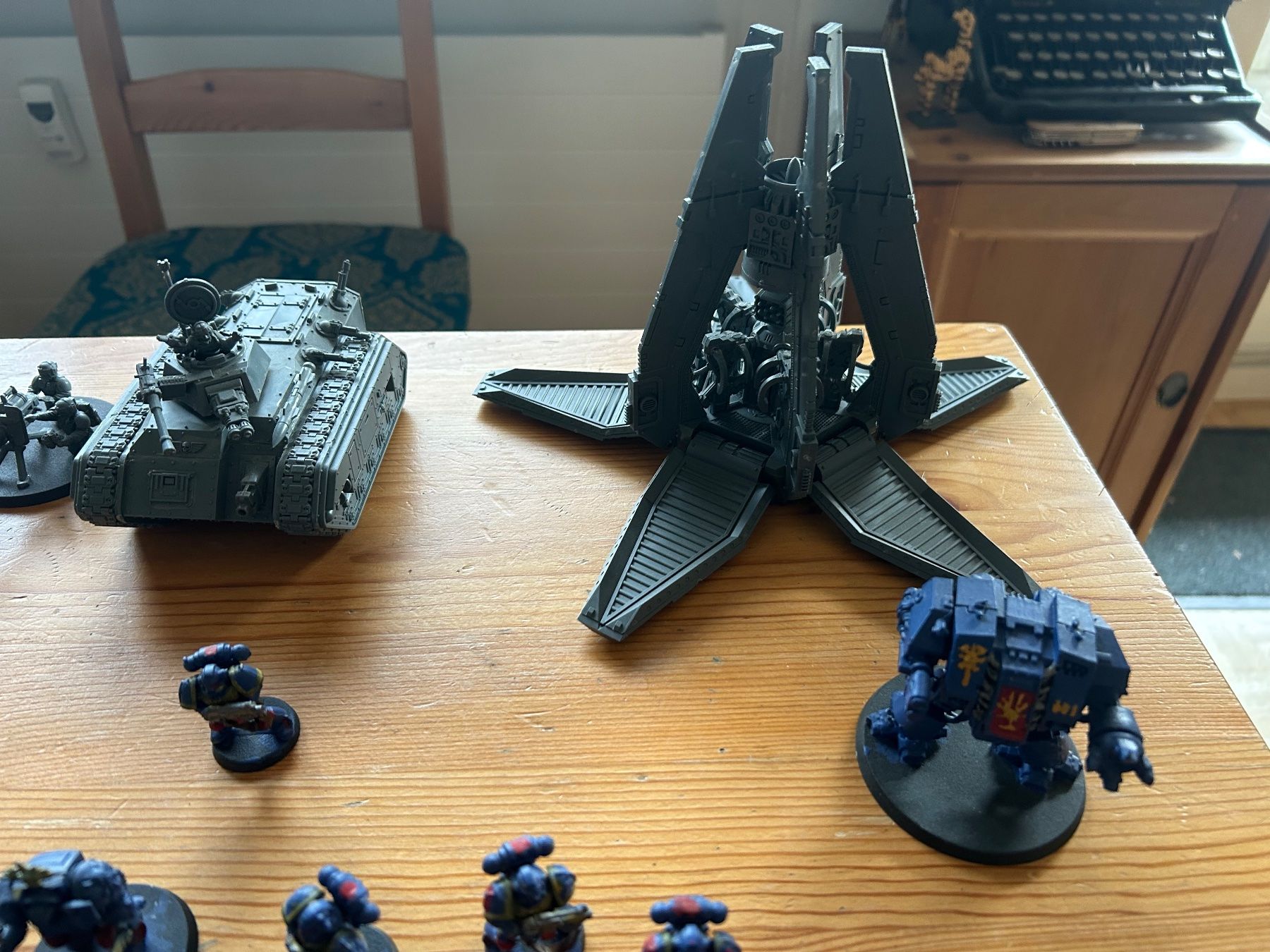 Kit di modellismo & Modellini statici: Warhammer 40k Sammlung, inklusive Transportbox – Usato da Basel venduto da max_dxb7 3