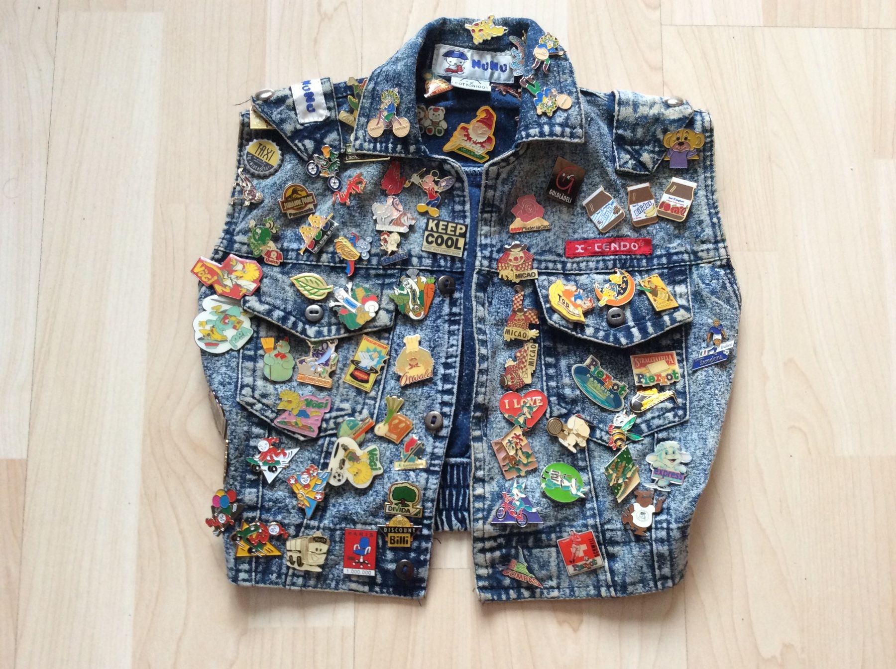 Placchette & Badge: 80 Pins auf Kindergilet – Usato da Triesen / Liechtenstein venduto da Edgardo55