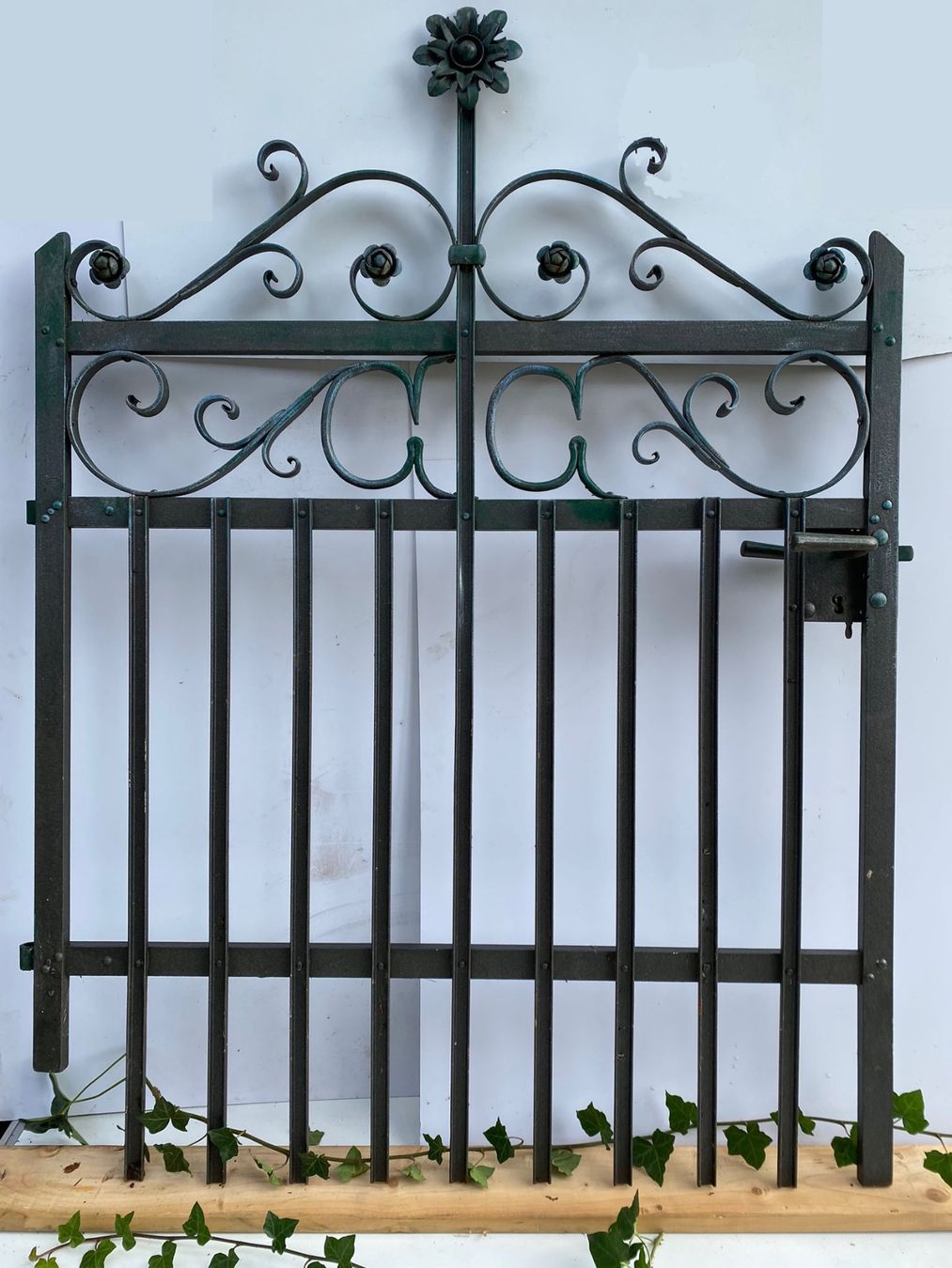 Porte: Gartentor, antik, mit Muster und Rosette als Spitz – Usato da Seon venduto da Sock21