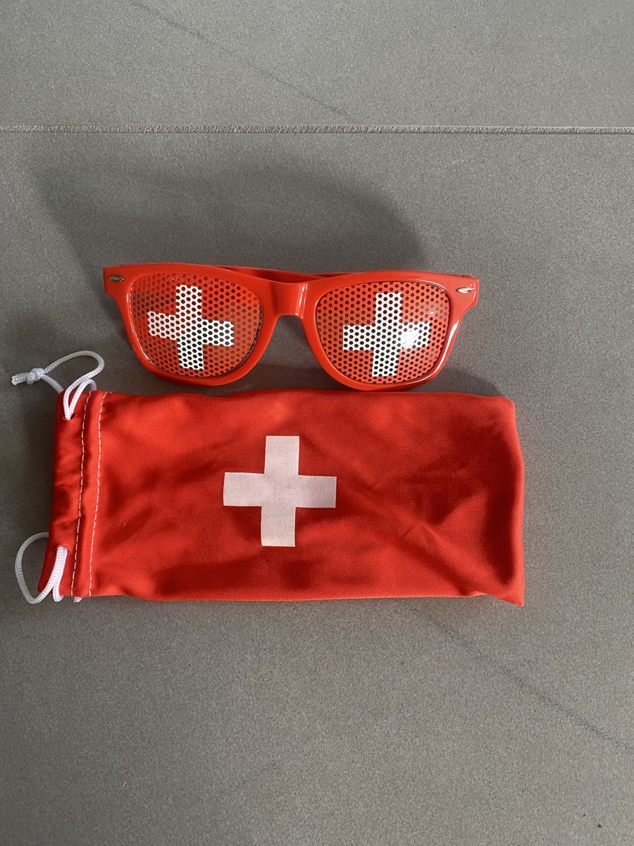 Occhiali & Lenti: Sonnenbrille Schweiz mit Etui gebraucht  – Usato da Rüfenach AG venduto da Hel_rrz6