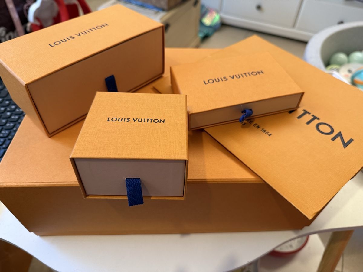 Louis Vuitton Borse: Set of Louis Vuitton boxes plus paper bag – Usato da Mendrisio venduto da ketolin