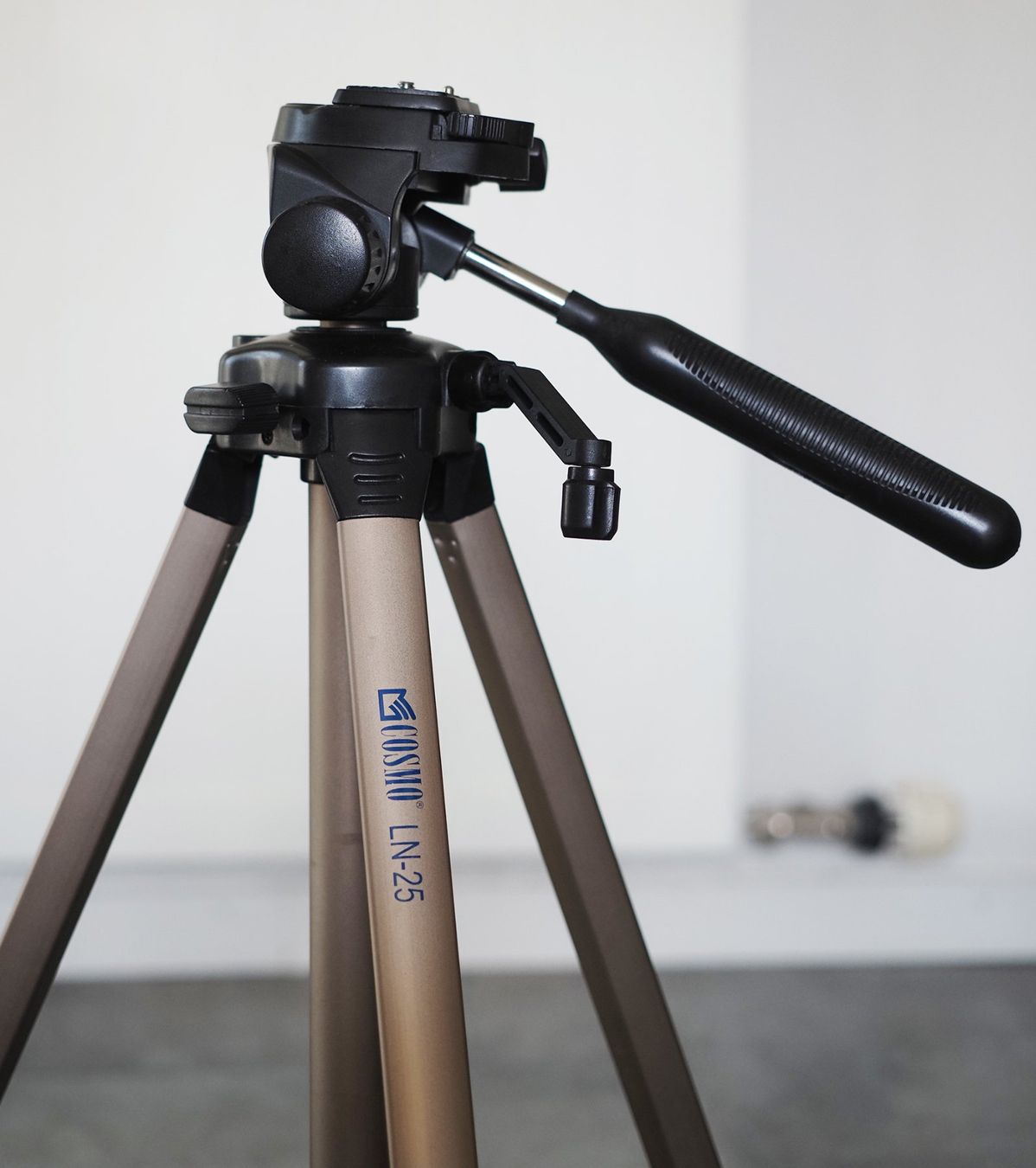 Altri Accessori: Cosmo LN-25 Stativ – Usato da Oberdiessbach venduto da gerido 1