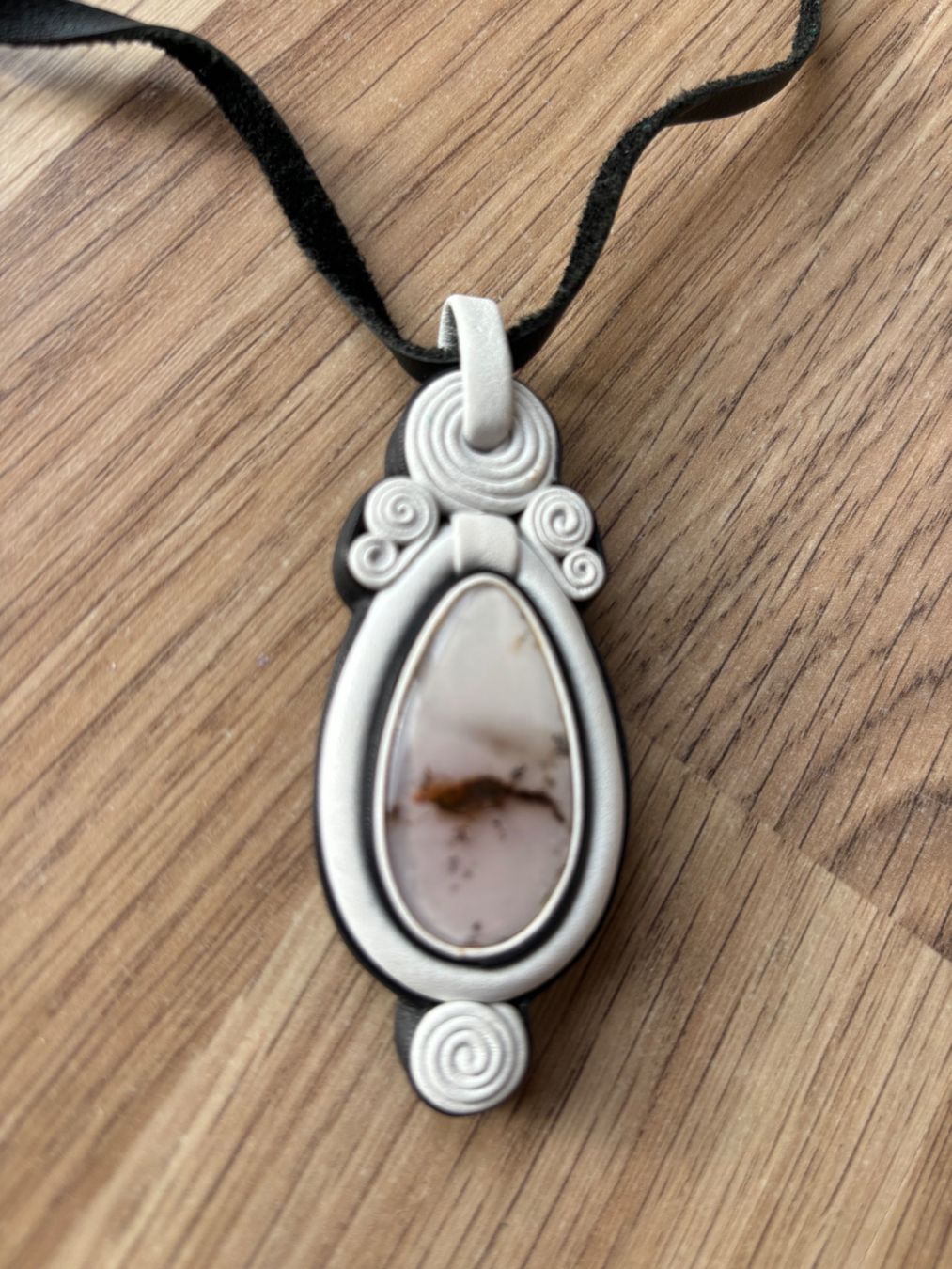 Catenine: handmade, agate stone and leather – Nuovo e nell'imballaggio originale da St-George venduto da elena27