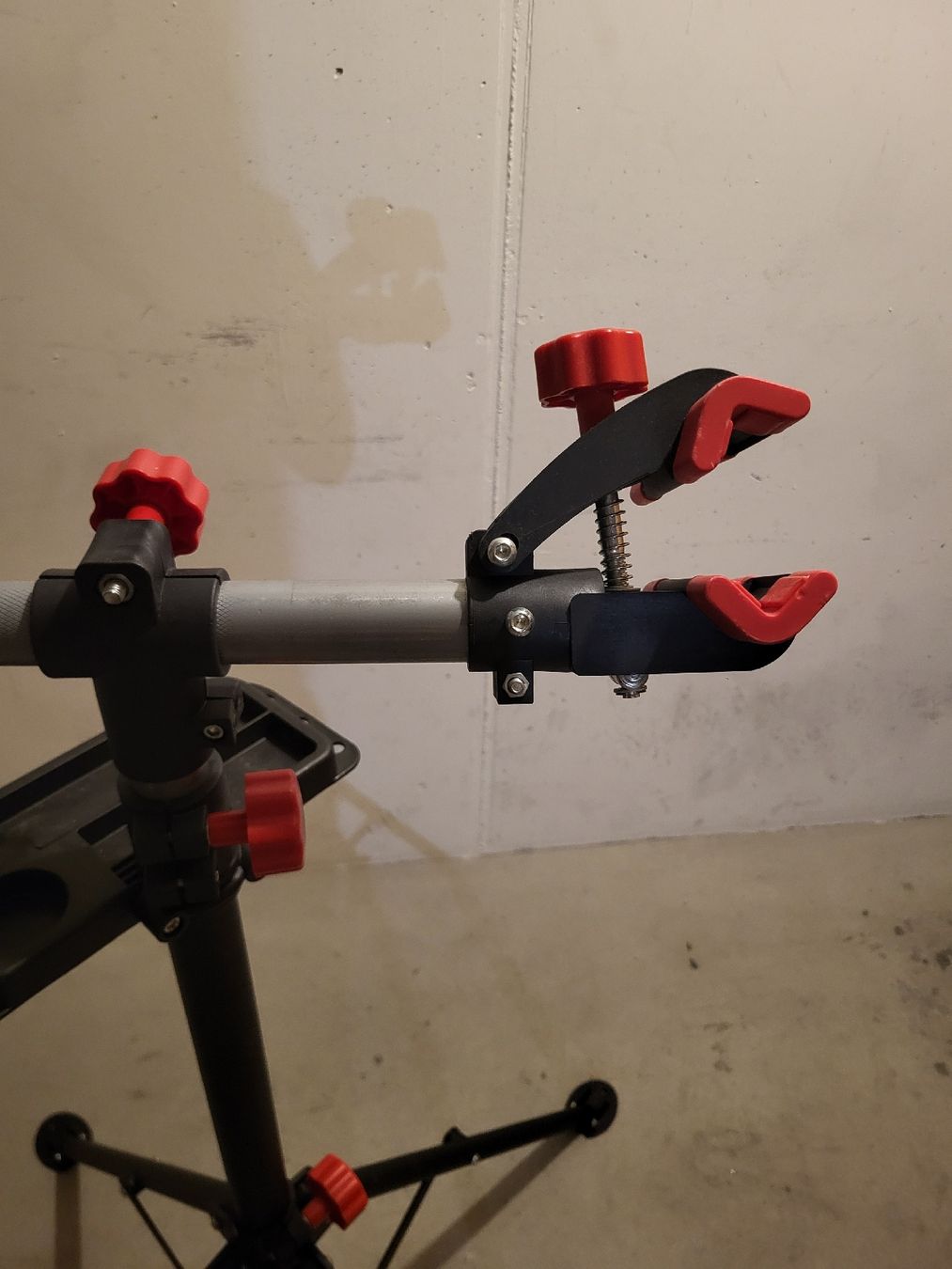 Cavalletti per biciclette: Fahrrad Montage Ständer – Usato da Steinmaur venduto da Sparky11 1