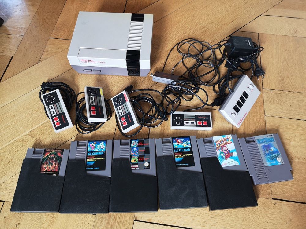 Nintendo NES + 6 Games + 4 Controller | Kaufen auf Ricardo