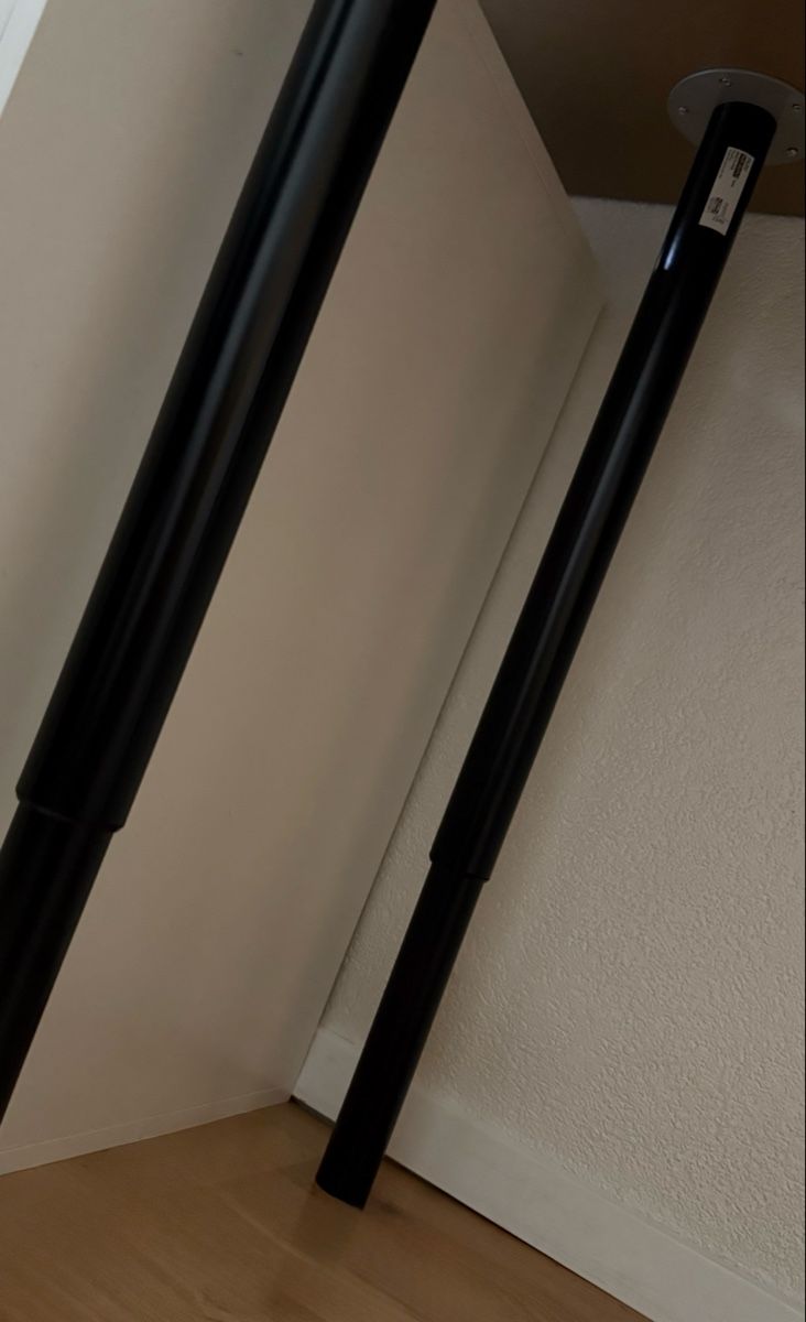 Schreibtische: Bureau Ikea noir  – Gebraucht aus La Chaux-de-Fonds von fet_qd7m 4