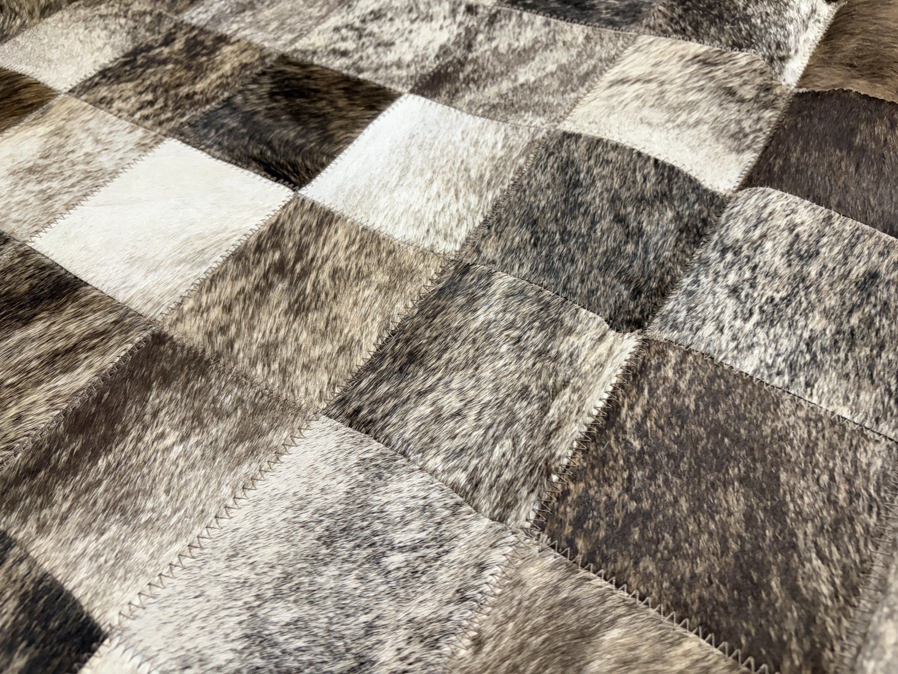 Tapis: Kuhfell Teppich Patchwork 150 x 200 cm – Neuf avec emballage d'origine à Arbedo par patagonialeatherrugs 2