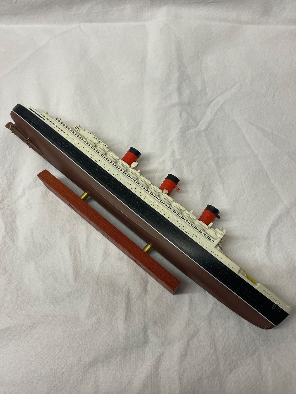 Modellbausätze & Standmodelle: RMS Queen Mary Model Ship – Gebraucht aus Meyrin von sul_v67f 3