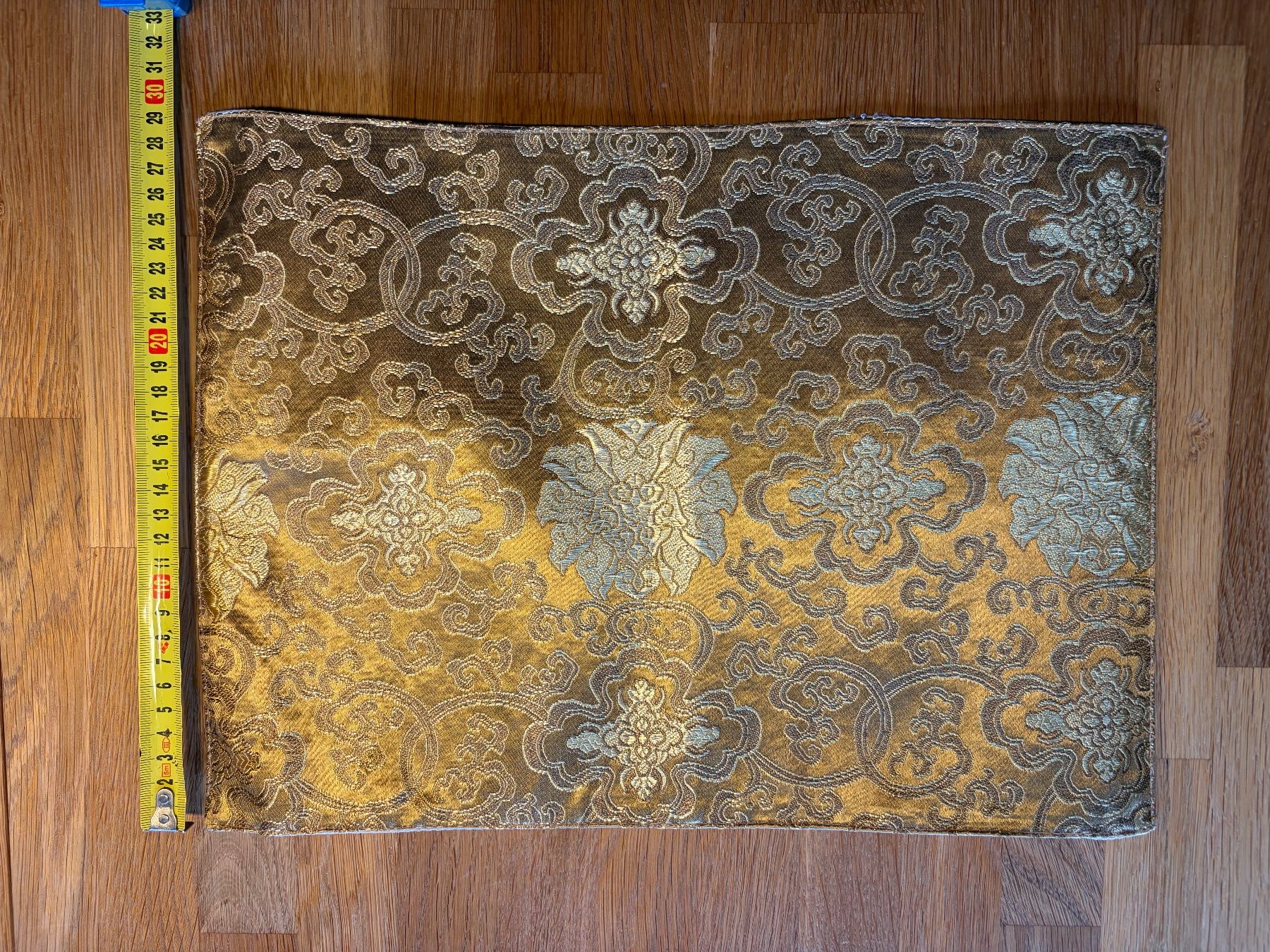 Set di tavolo e panche: 6 Stück Tischsets golden – Usato da Thun venduto da ullamat 1