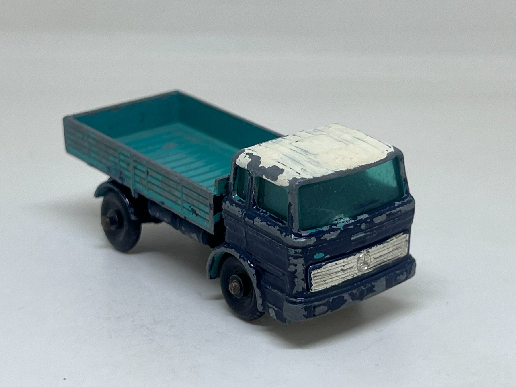 Matchbox Modellautos: Matchbox Mercedes Truck #321 – Gebraucht aus Wildegg von LaaBoutique