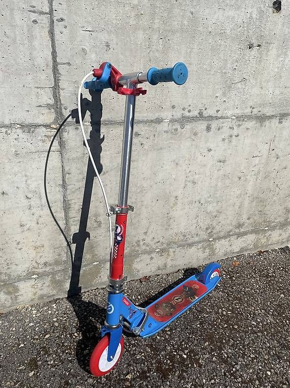 Fahrzeuge für Kinder: Trottinette enfant pliable bleue – Gebraucht aus Yverdon-les-Bains von Xtofprod01