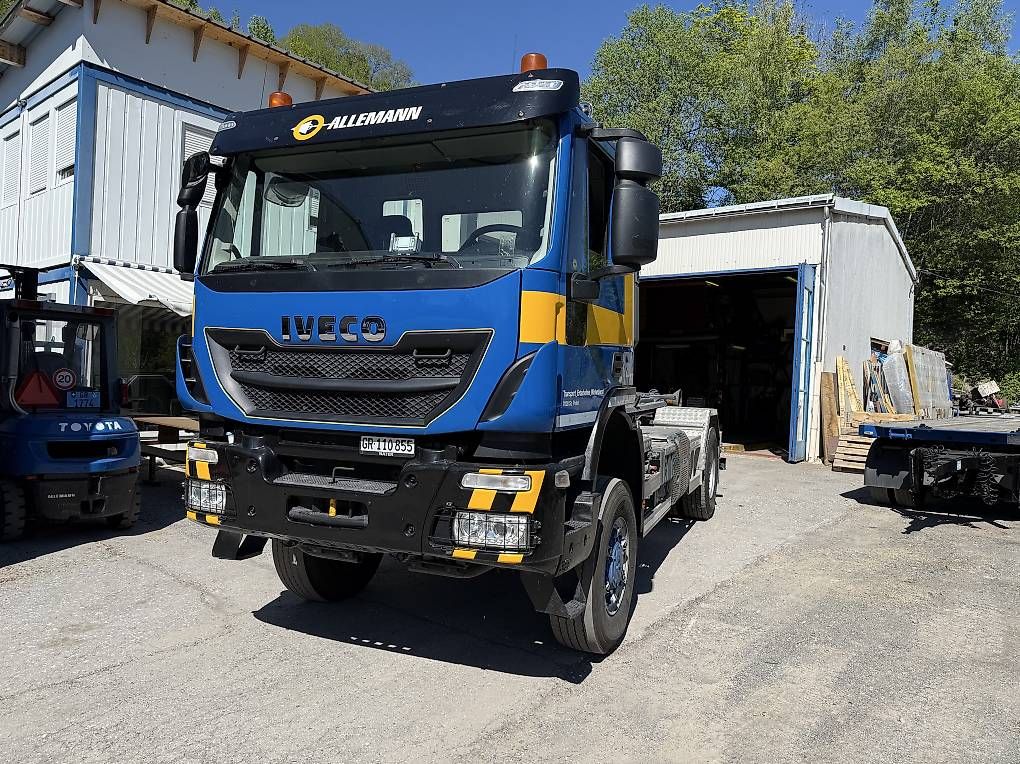 Autocarri: 4x4 Hakengerät – Usato da St. Peter venduto da all_6s9l