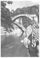Val Verzasca (TI) vecchio ponte in pietra G