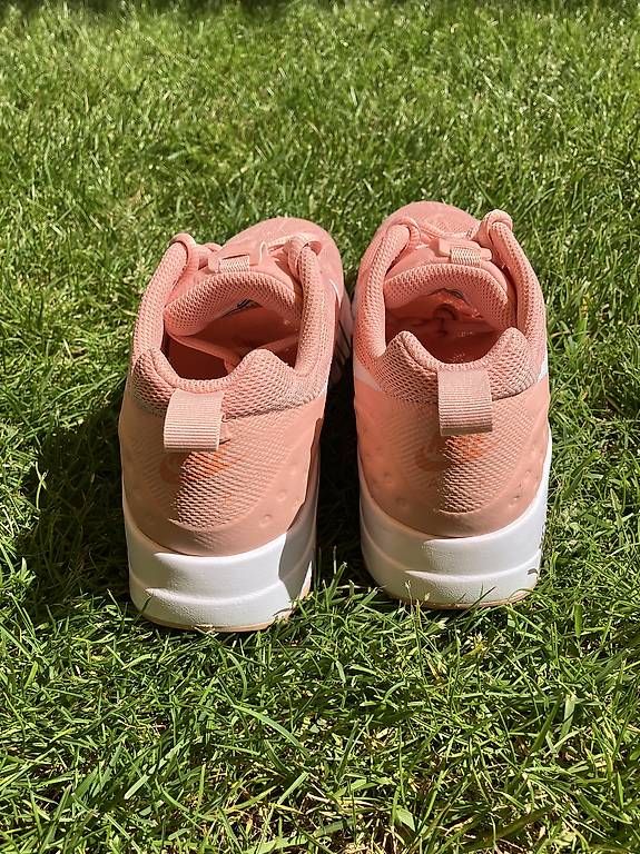 Herrenschuhe: Nike Air Max Motion Gr. 4,5 lachs-weiss – Gebraucht aus Lyss von stubenwagen 4