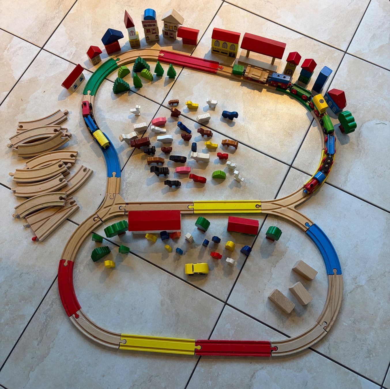 Spielzeuge: Holzeisenbahn farbig – Gebraucht aus Brüttisellen von Fabiii.st