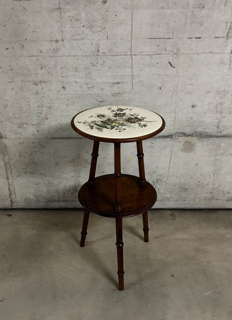 Tables: nostalgischer tisch . mit dekorativer keramikplatte – D'occasion à Allschwil par rotocker 1