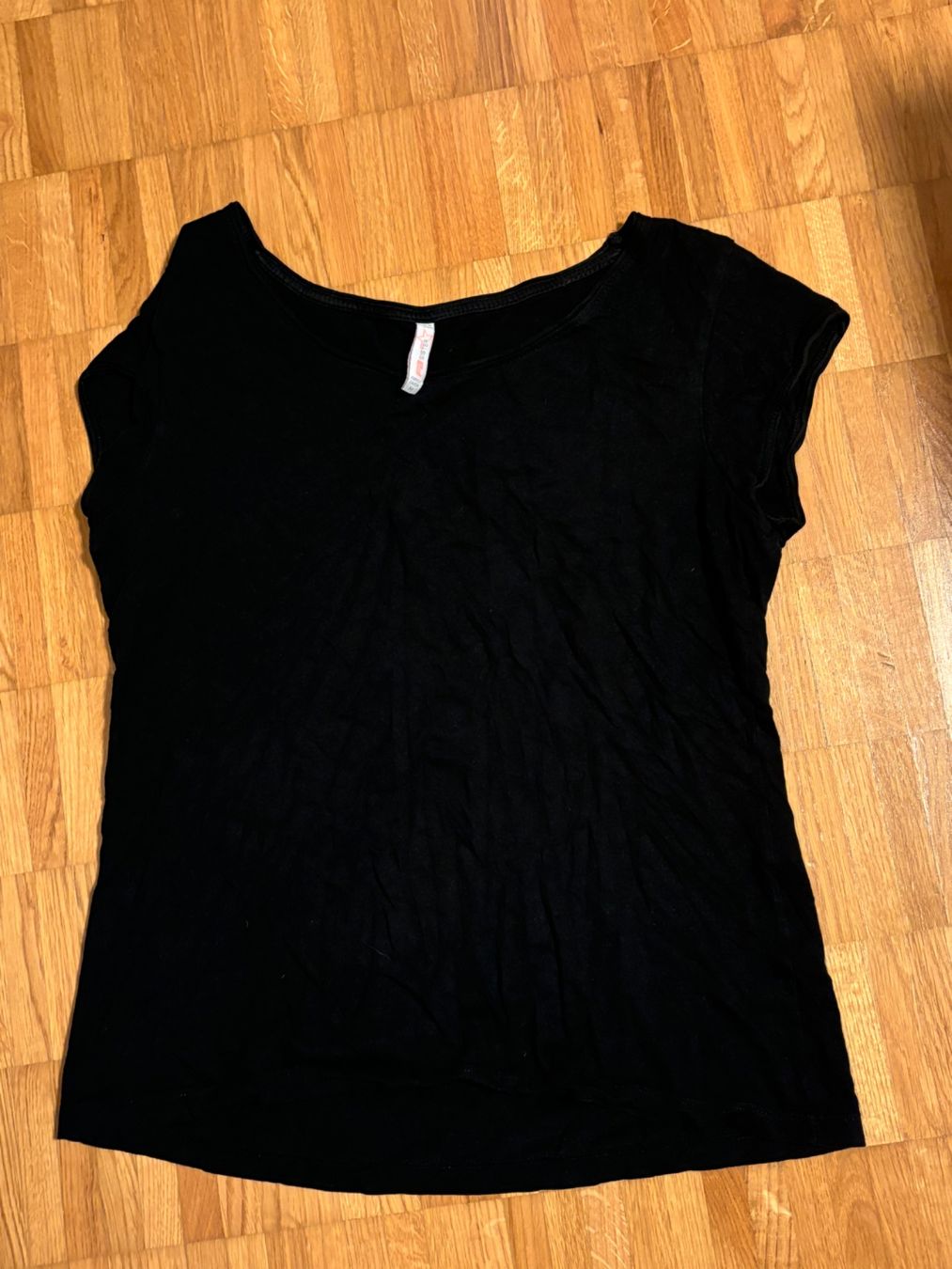 T-Shirts: Schwarzes Basic T-Shirt, Grösse S – Gebraucht aus Winterthur von Sunshine143