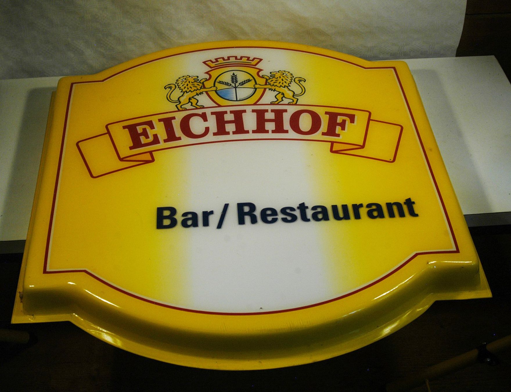 Eichhof Insegne: Eichhof Bier Leuchreklame – Usato da Herisau venduto da Wisen