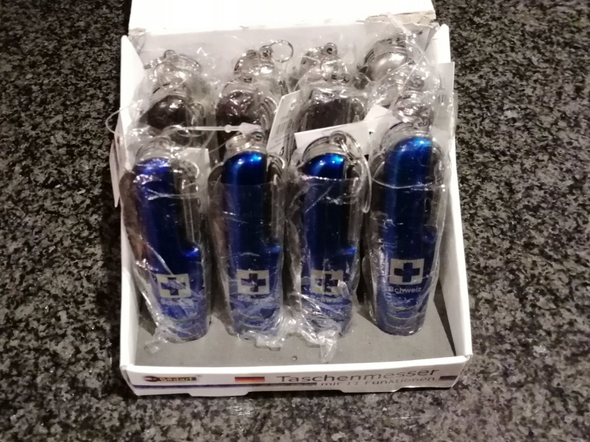 Coltelli tascabile: 11-teiliges schweizer Taschenmesser, NEU – Nuovo e nell'imballaggio originale da Utzigen venduto da Walkuere94 1