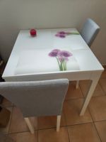 Schöner weisser Ausziehtisch von Ikea inkl. 2x Stühle