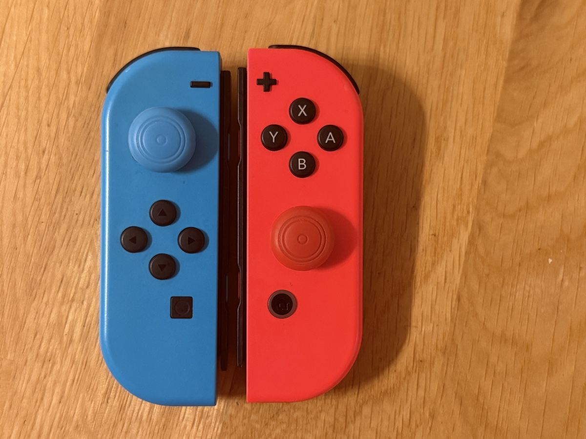 Nintendo Controller: Nintendo Switch Set: Dock, 2x Netzteil, Joy-Cons, Tasche – Gebraucht aus Hettiswil von jes_ss98 3