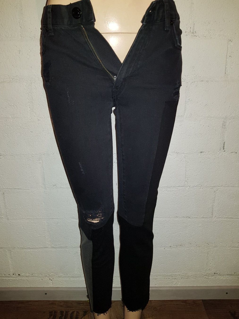Sandro Jeans: SANDRO PARIS Jeans taille / Grosse 32 CH neuf / neu – Neu und originalverpackt aus Cossonay-ville von Super-Price-Quality