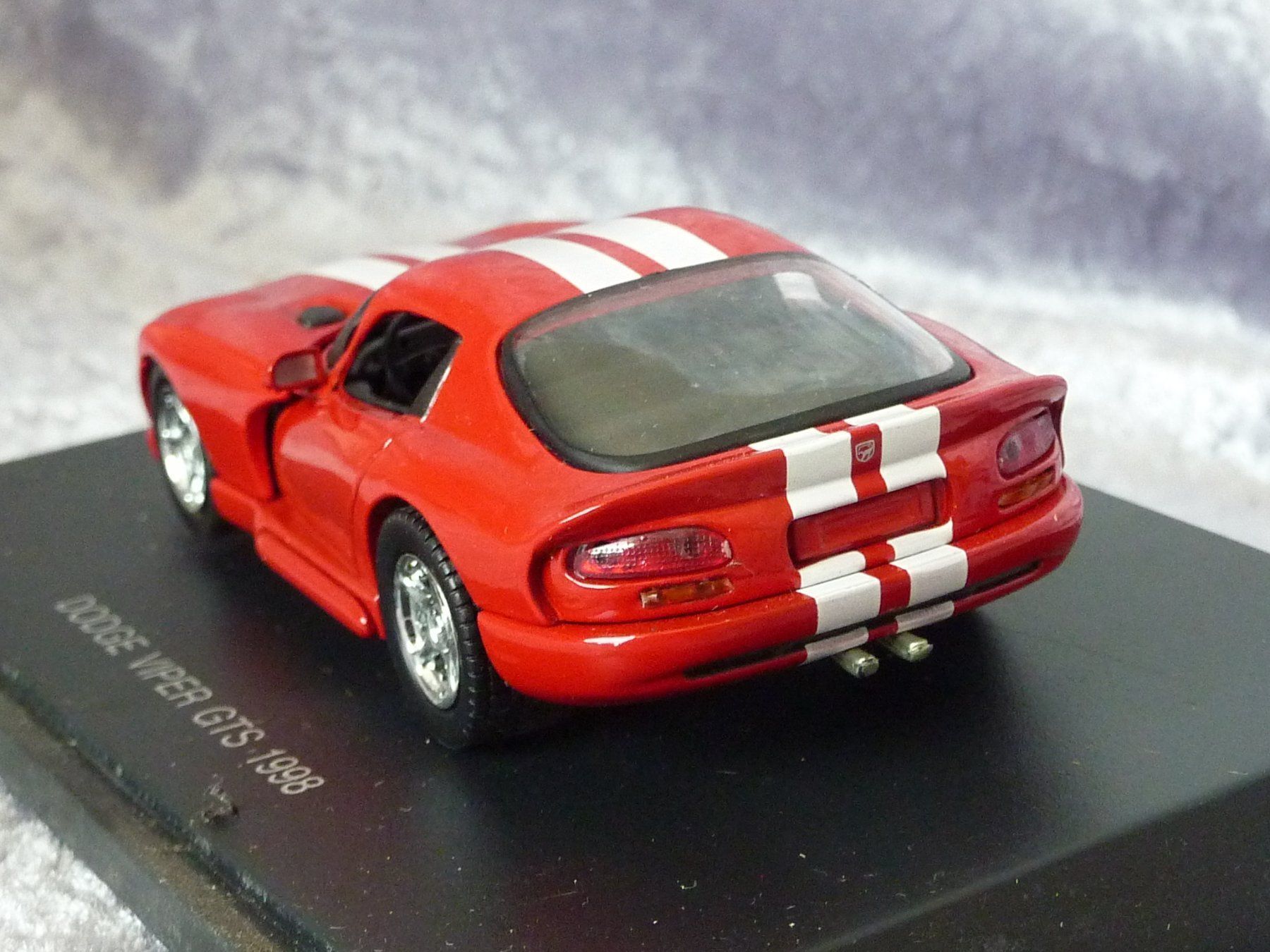 Dodge Modellini d'auto: Dodge Viper GTS red 1:43 – Nuovo e nell'imballaggio originale da Dürrenäsch venduto da modellautos4you 3
